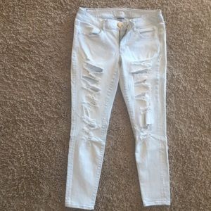 AEO distressed jeans 8 SHORT